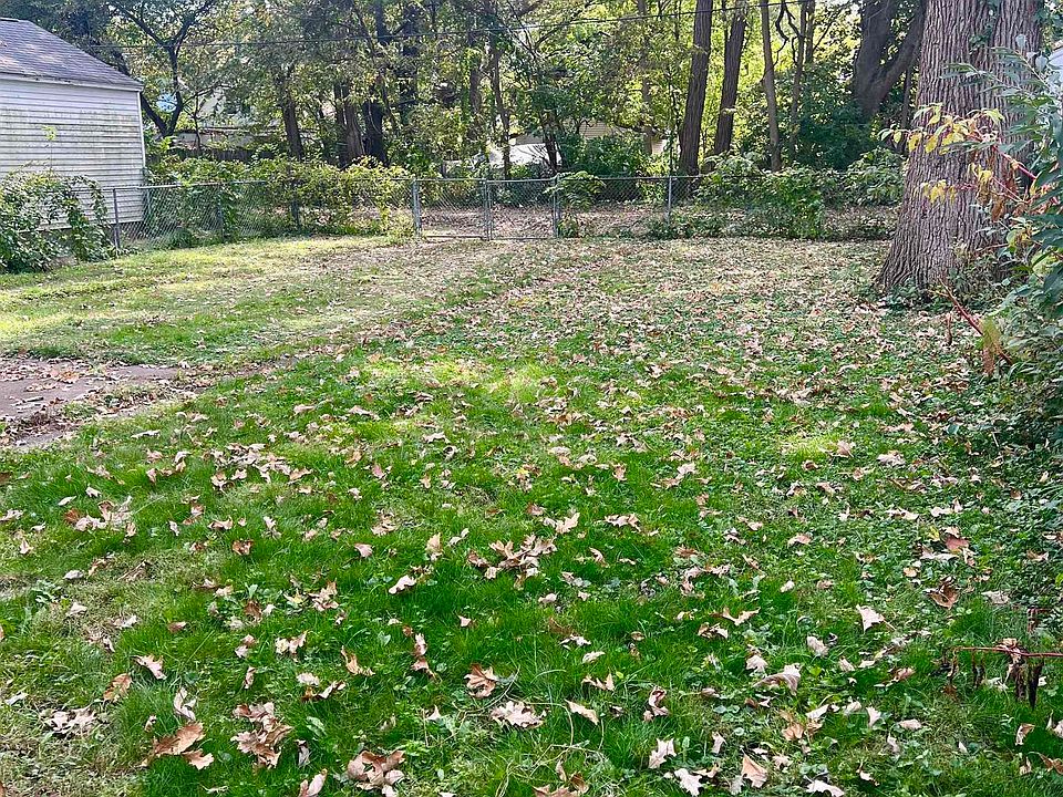 13th image of 721 Alexander Ave