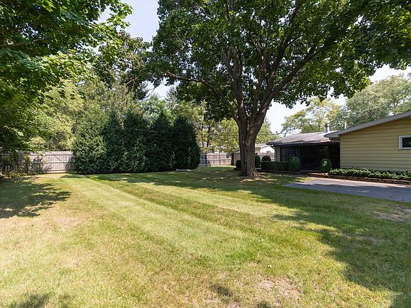 3rd image of 15534 W Idlewood Ln