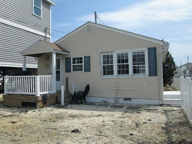 2nd image of 172 W Bay Way