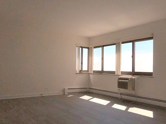 3rd image of 7337 S South Shore Dr APT 927