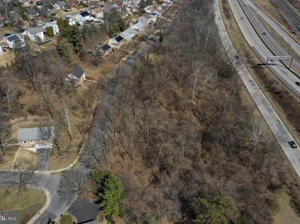 2 Park Rd, West Lawn, PA 19609