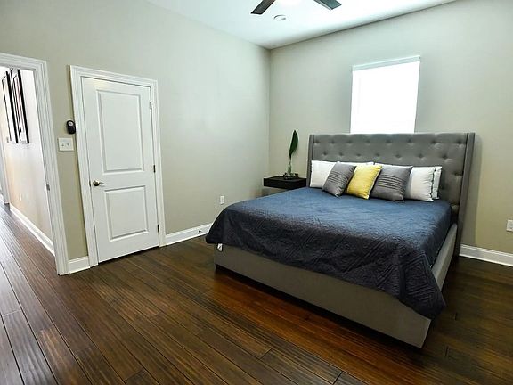 2nd image of 1822 Onzaga St #B