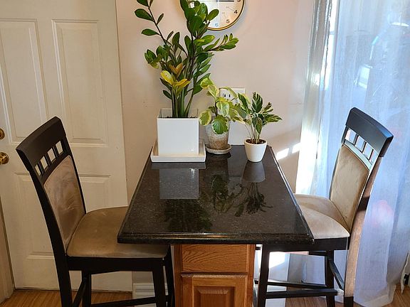 4th image of 1641 N Maplewood Ave #2