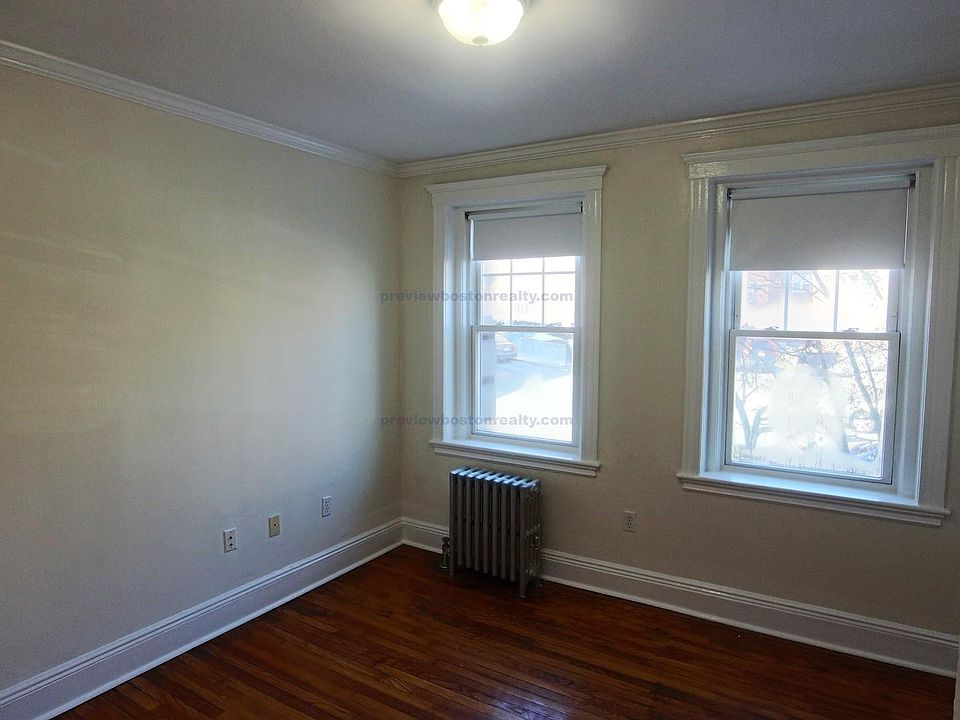 2nd image of 58 Selkirk Rd #L4