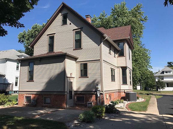 5th image of 444 E Center St