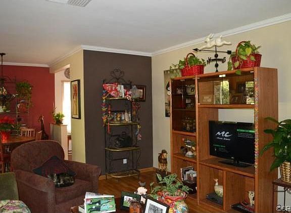 2nd image of 17117 Lorne St