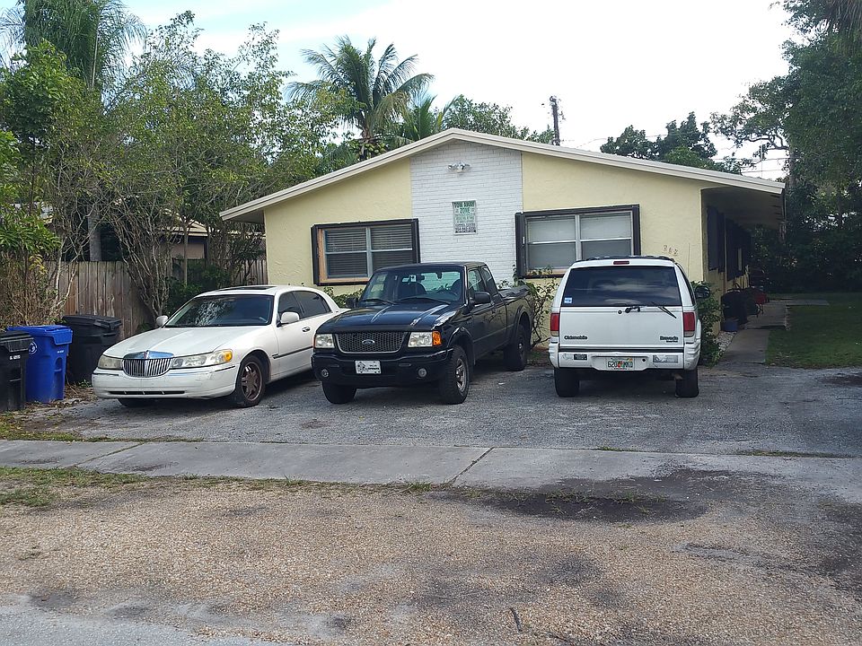 1st image of 808 NE 17th Ct
