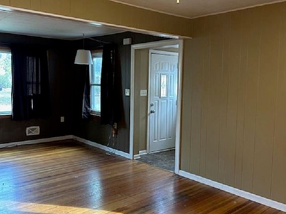 2nd image of 335 Van Buren St