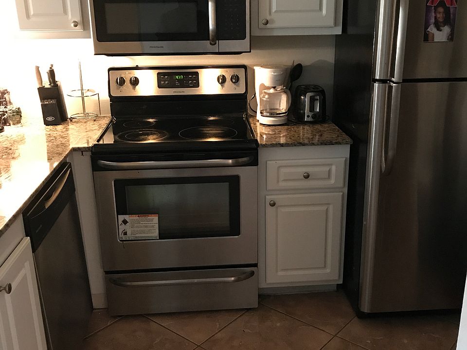 1st image of 1124 The Pointe Dr #1124