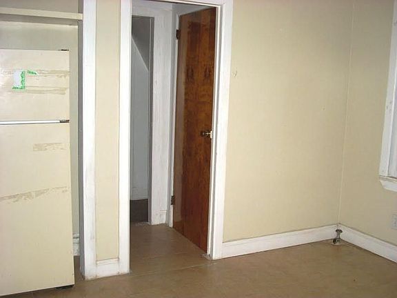4th image of 713 18th Ave