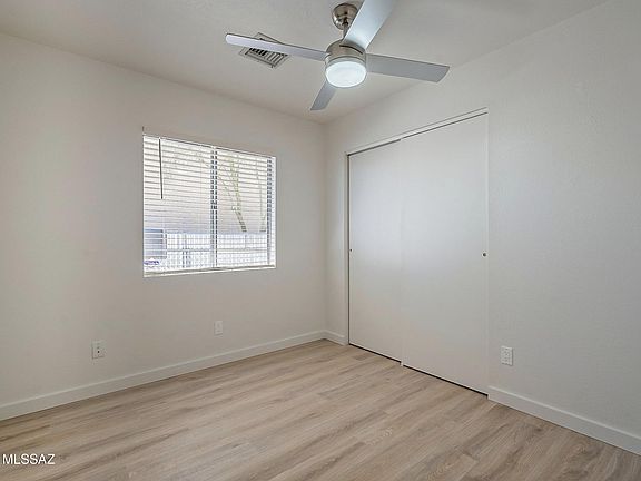 5th image of 816 E 10th St