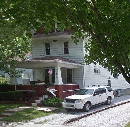 2nd image of 824 Lakewood Blvd