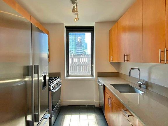 3rd image of 410 W 43rd St #18B