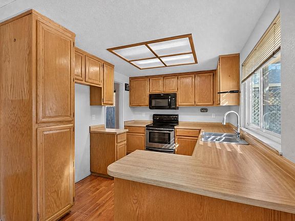 4th image of 4233 Rosecrest Way