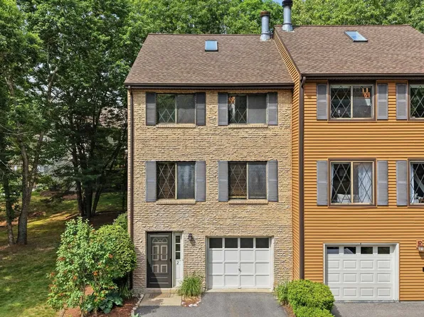 2 Winrow Drive, Merrimack, NH 03054