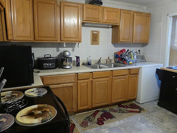 2nd image of 436 Charlotte St