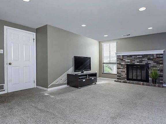 4th image of 1556 Pinehurst Dr