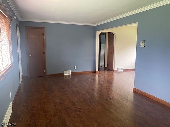 3rd image of 475 Westwood Dr