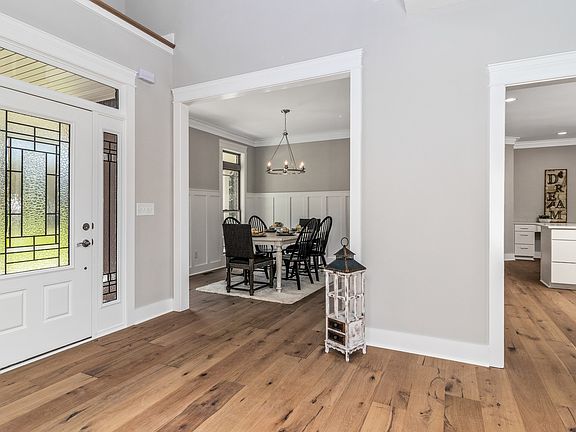 5th image of 305 Bryson Ln