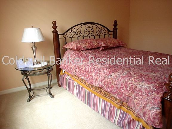 Cozy guest room