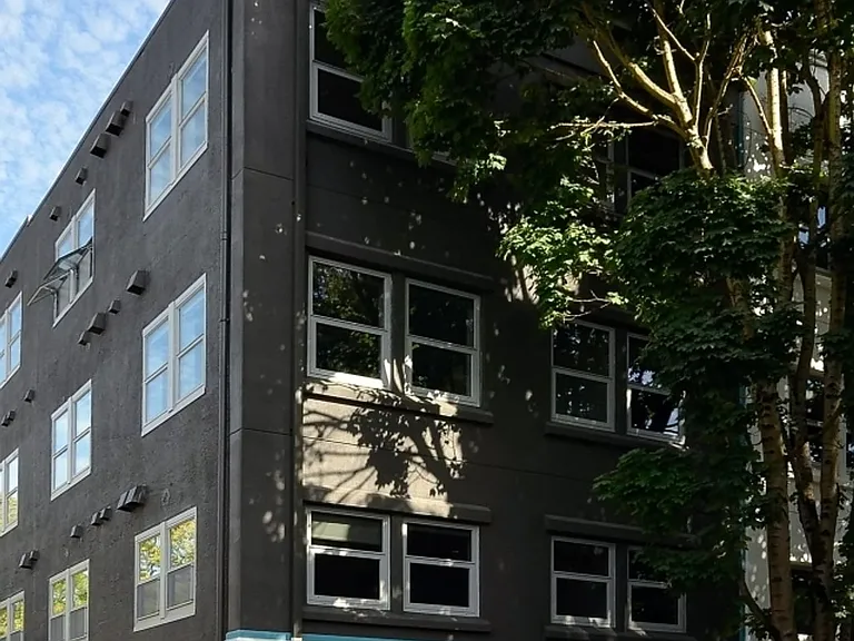 Park Place Apartments | 877 East Park Street — Photo 1