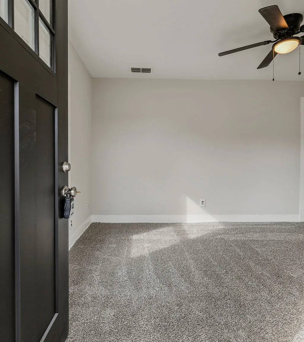 2 bed, 919 sqft, $1,500 — Photo 3