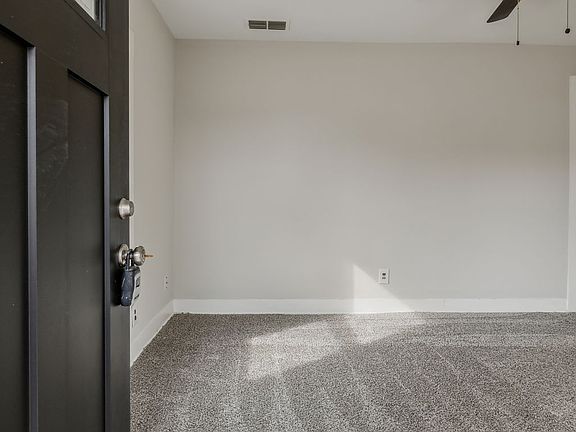 3rd image of 616 Carver Ave