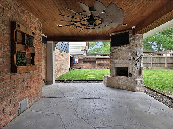 3rd image of 4102 Willow Hill Drive