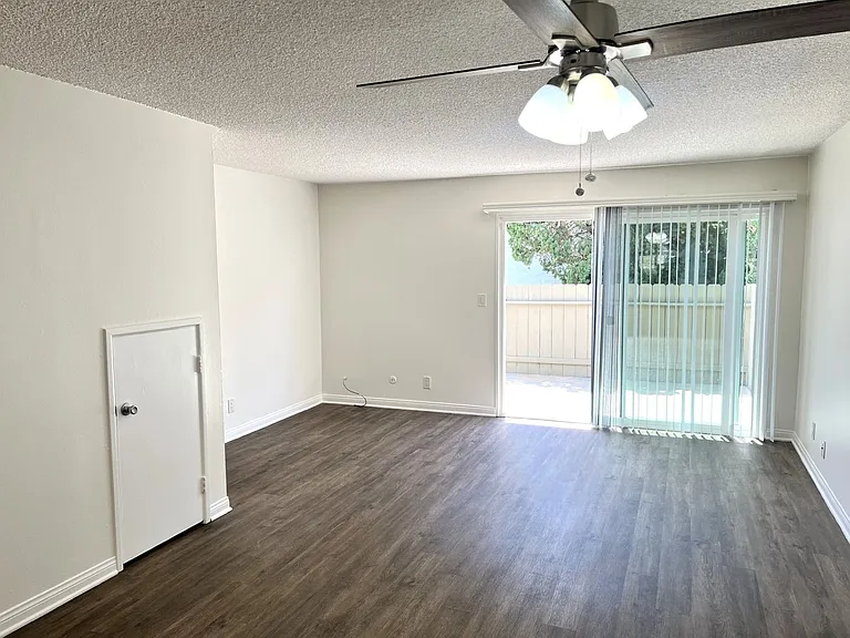 210 Quintard St — Photo 3