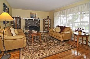 Bright Living Rm - Hardwood