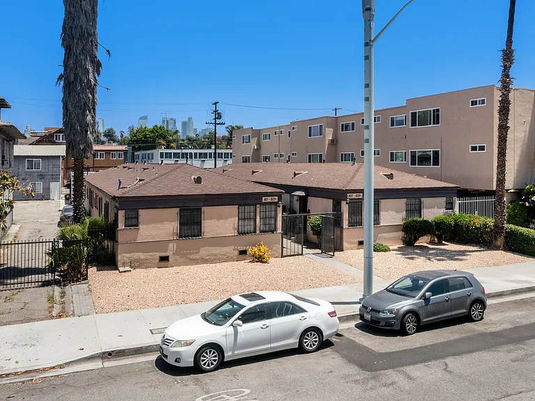 807 W. 30th St. — Photo 7