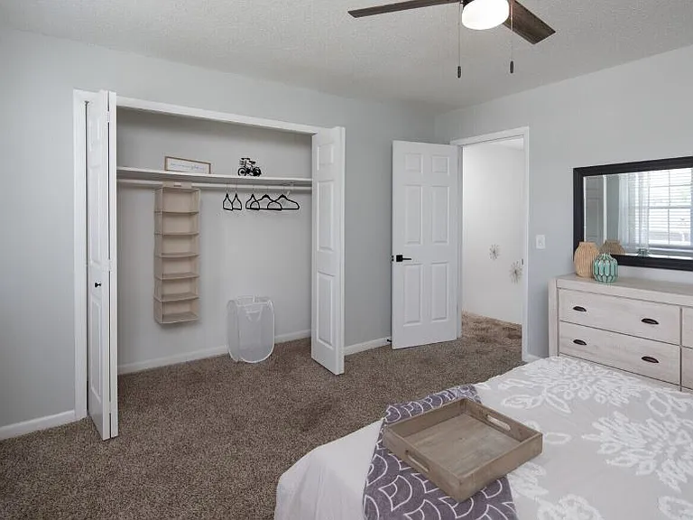550 Whispering Hills Dr — Photo 2