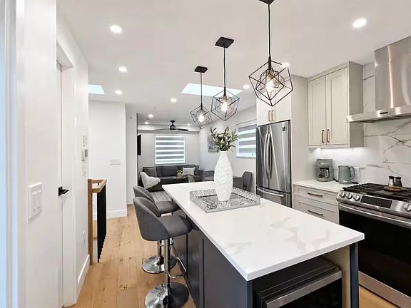 4th image of 5447 Killarney St