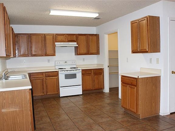 5th image of 2929 Meadowlark Dr