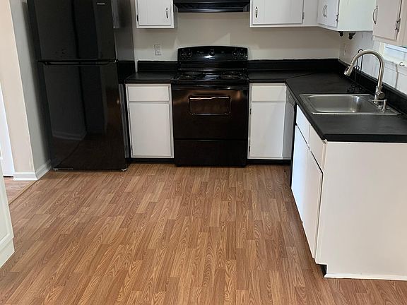 2nd image of 1003 Scarborough Ct