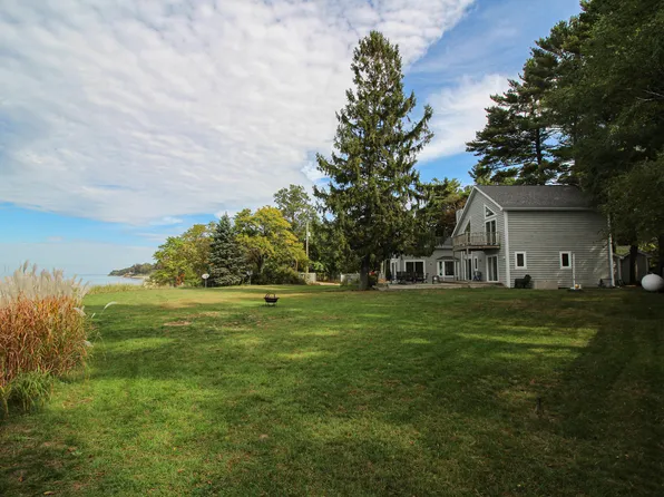 77709 18th Ave, South Haven, MI 49090