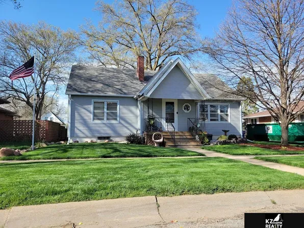808 5th St, Friend, NE 68359