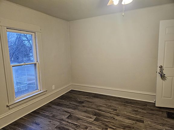 2nd image of 220 N Prairie Ave #11130550