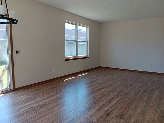 4th image of 4187 Westbrook Dr