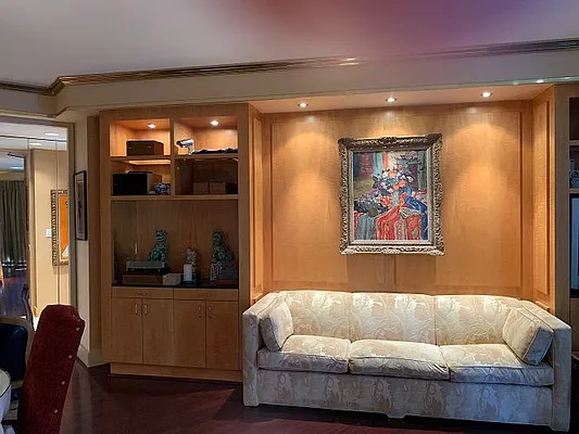 Sold by Manhattan Boutique Real Estate | media 11