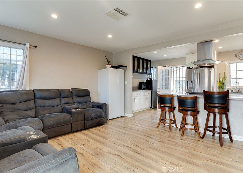 1st image of 723 E 103rd Pl