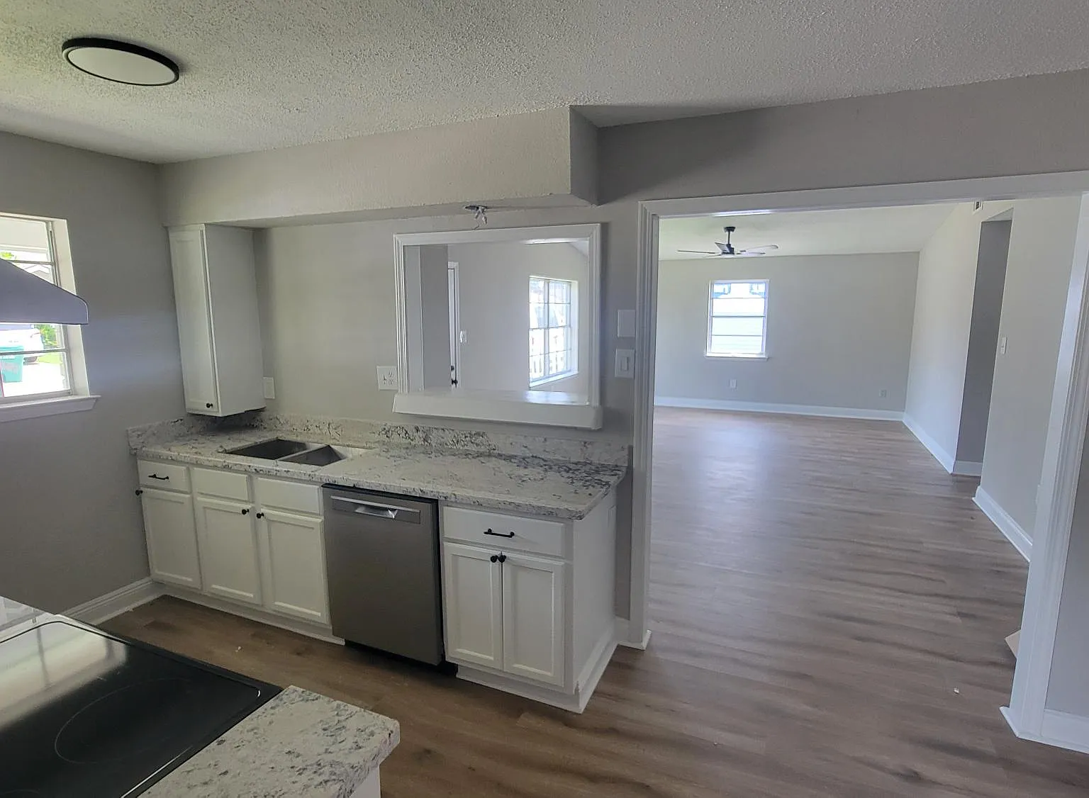 4 bed, 2050 sqft, $1,690 — Photo 2