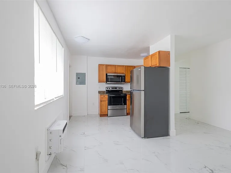 979 SW 10th St #2 — Photo 17