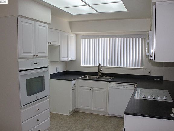 4th image of 696 Sonoma Ave