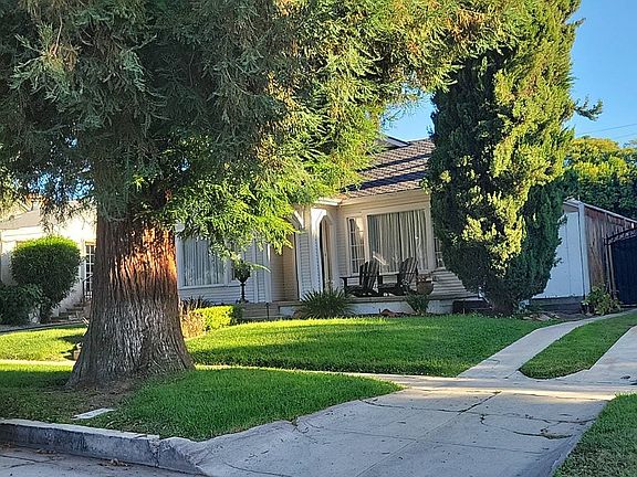 2nd image of 14452 Greenleaf St