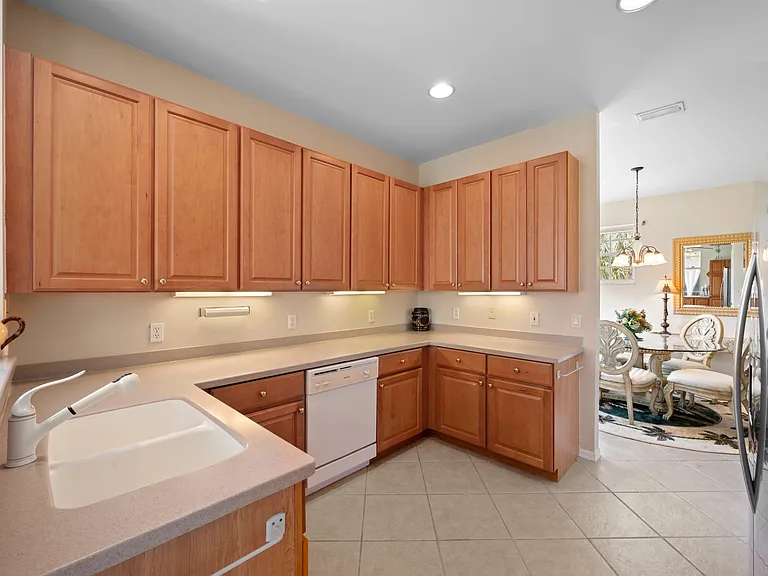 3990 Bishopwood Ct W #202 — Photo 7