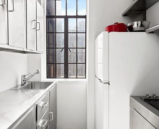 3rd image of 81 Irving Pl APT 14B