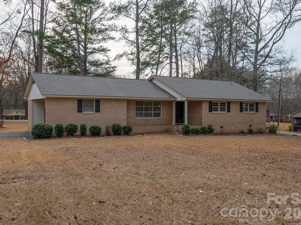 1401 Powderhorn Rd, Lancaster, SC 29720