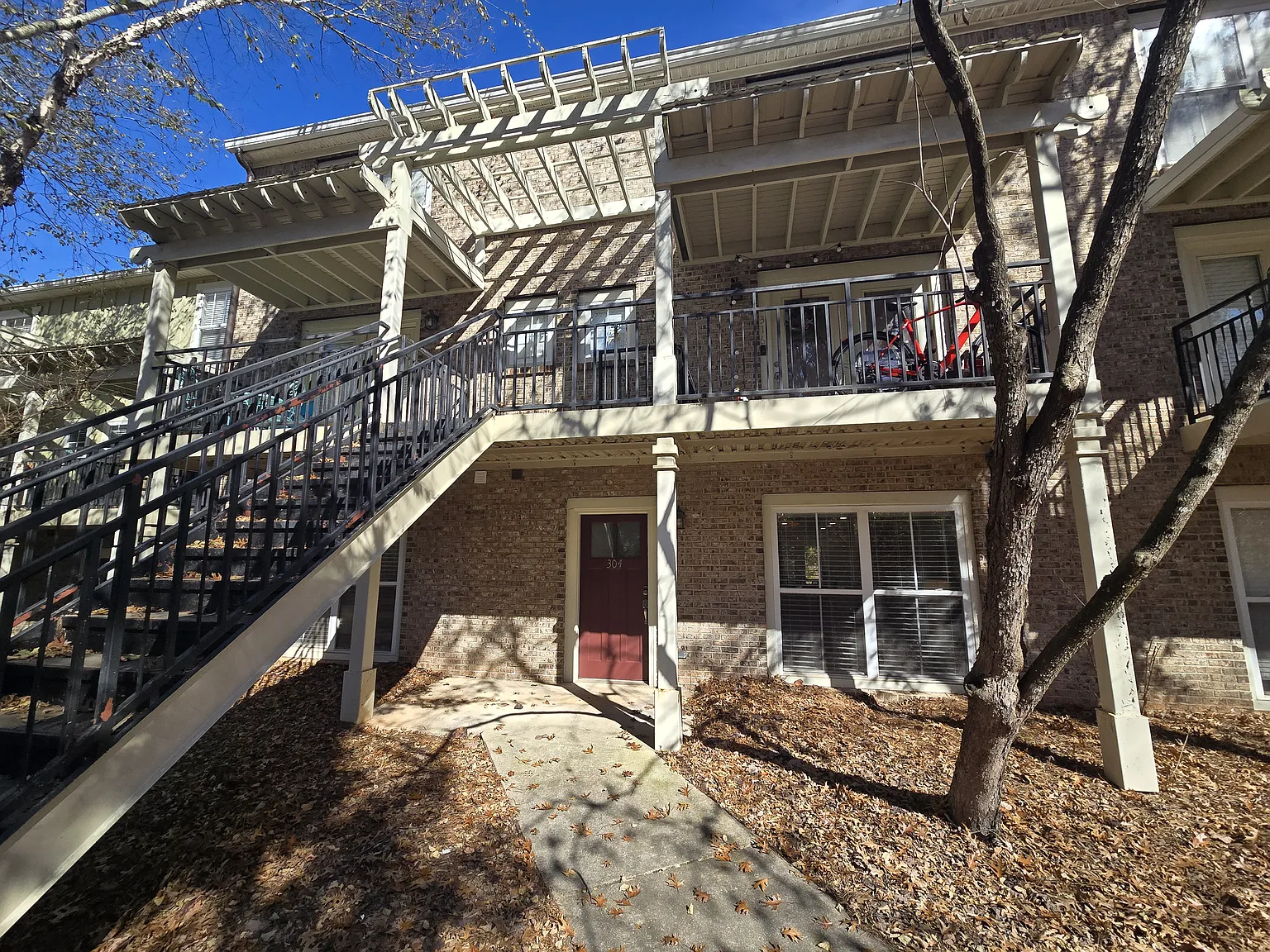 3 bed, 1444 sqft, $2,000 — Photo 1