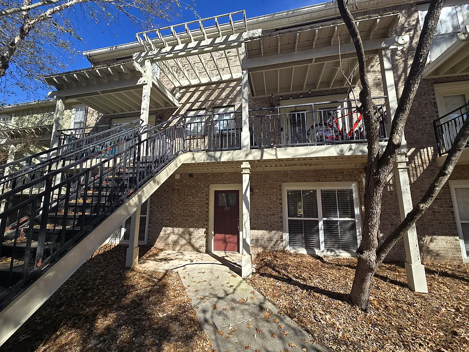 490 Barnett Shoals Rd #304